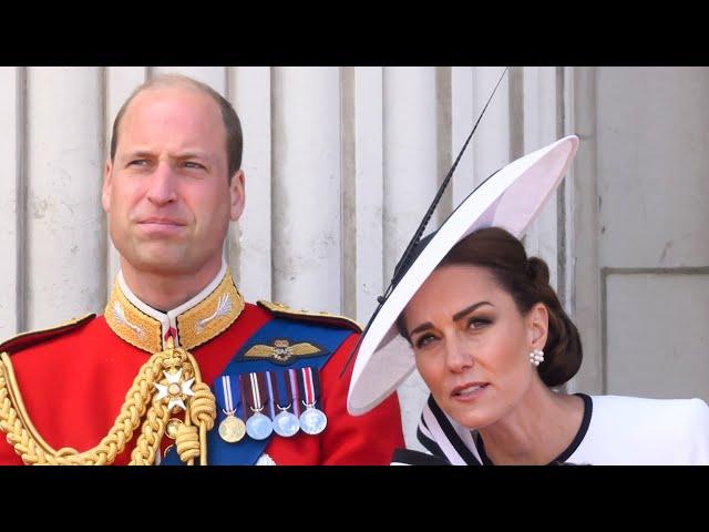 This Viral Balcony Moment Shows Kate Cutting Off William