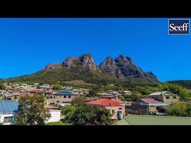 R2,300,000 | 4 Bedroom House For Sale in Pniel