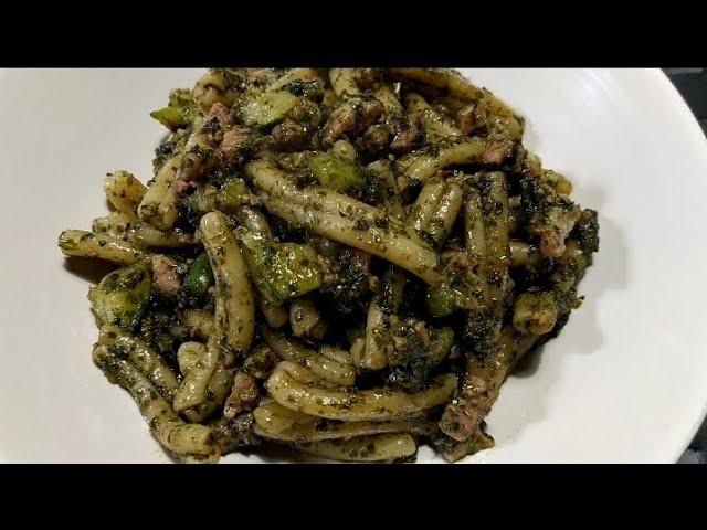 CASARECCE con PESTO DI BASILICO, PANCETTA e ZUCCHINE