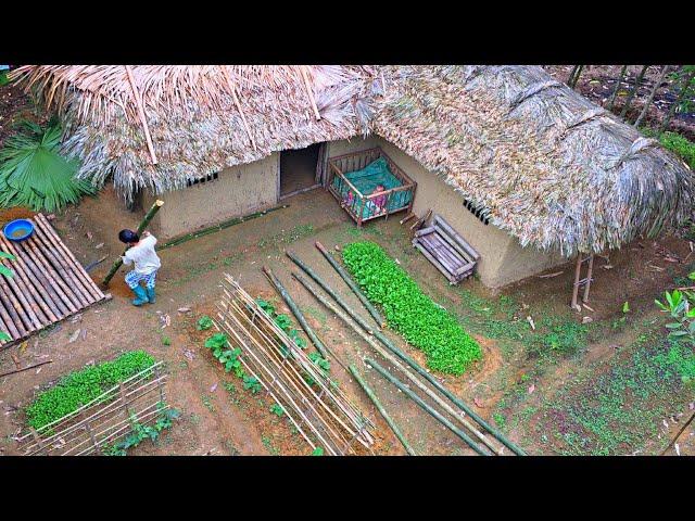 Single Mother Ly Tieu Ca Roofing the Water Use Area: Ly Tieu Ca's Life