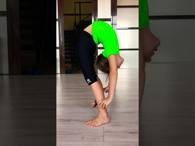 #shortvideo #split #gymnast #tiktok #acrobatics #stretching #shortsviral