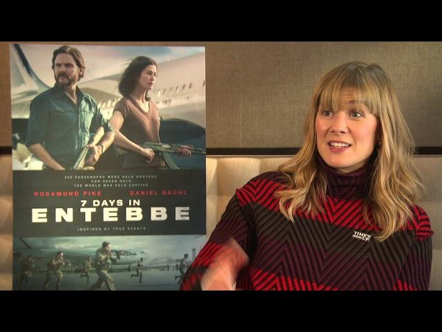 Rosamund Pike Interview 7 TAGE IN ENTEBBE - 7 DAYS IN ENTEBBE - spricht deutsch / speaks german