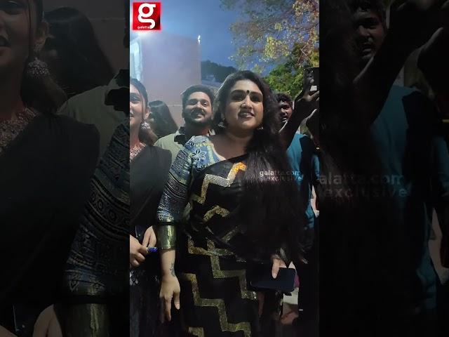 Mrs & Mr Audio & Trailer Launch-ல் பட்டாசு வெடித்து கொண்டாடிய Jovika