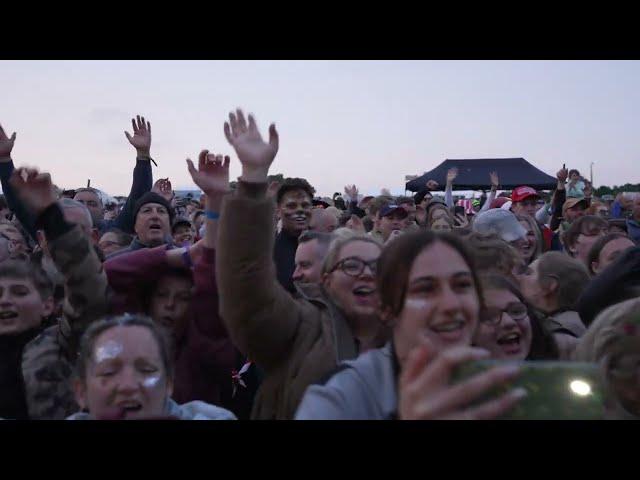 Toploader with 'Dancing In The Moonlight' performed at LeeStock 2022