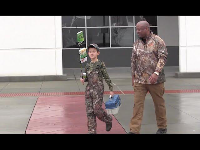 SC sheriff takes Pennsylvania boy shopping for hunting gear