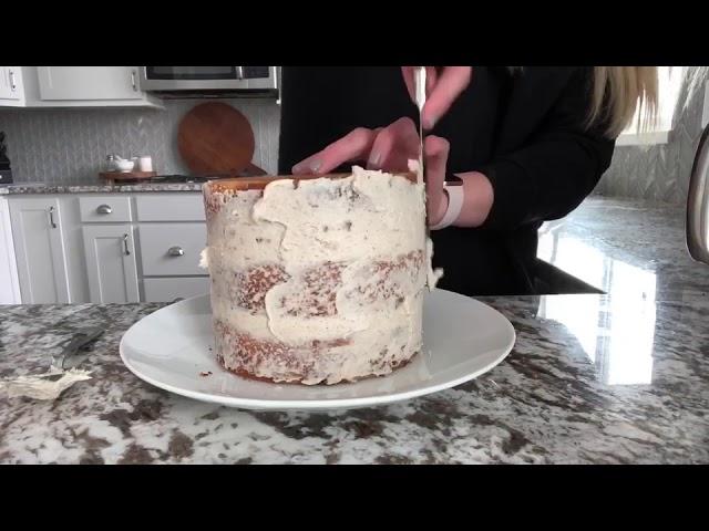 How to Frost a Cake without Cake Tools