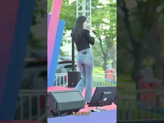 섹시트롯퀸 김나희 뒷태도 역시 머찌다