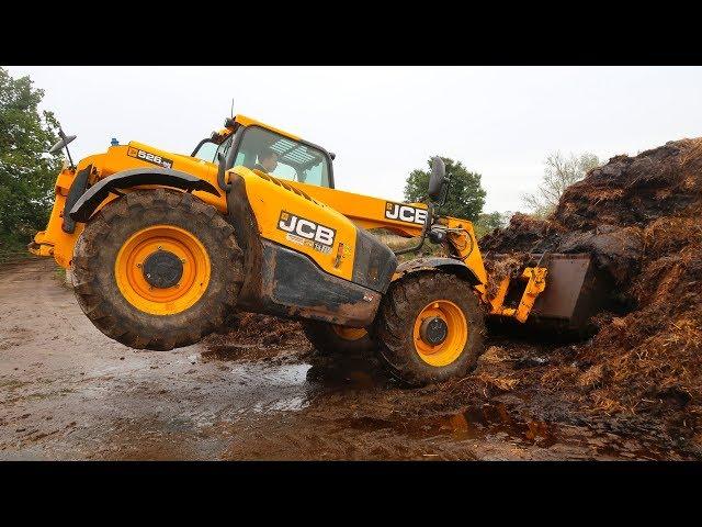 CLEANING OUT THE COWS ! HEAVY MUCK !