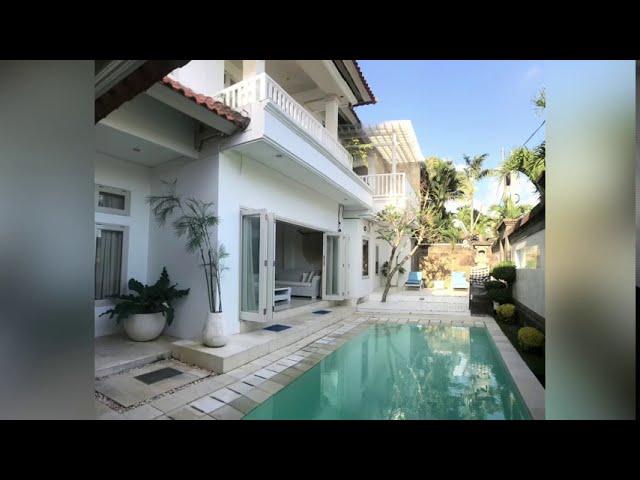 4 Bedroom Modern Bright Villa in Center Berawa