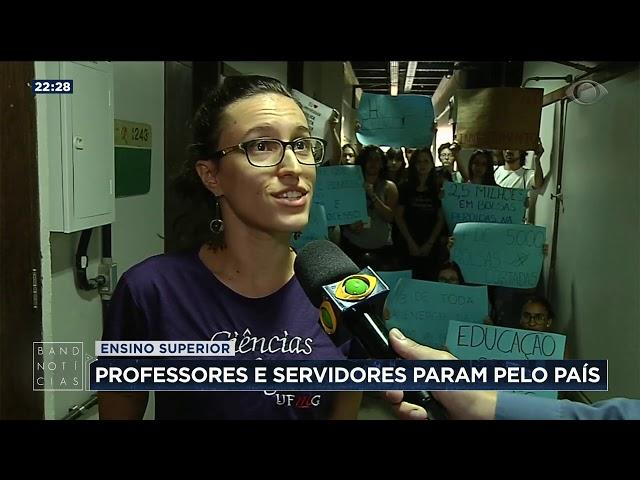 Professores e servidores param pelo país