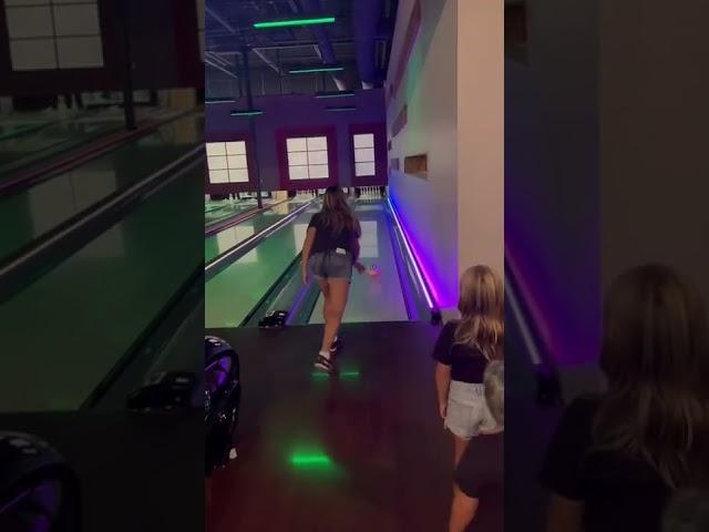 Skillz to pay the bills! #bowling #300 #shorts #bowlinga300game #bowlingtricks #bowler