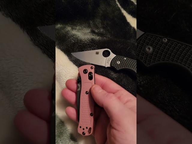 Spyderco Para 3 LW or Benchmade Bugout. Which do you prefer? #spyderco #benchmade #knives #edc