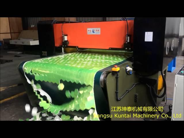 Automatic Hydraulic Press Die Cutting Machine with Conveyor Belt for Football Panel