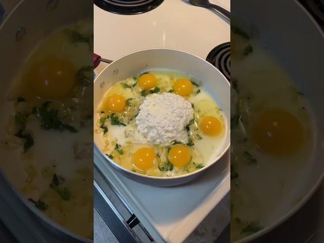 Healthy high PROTEIN breakfast (Eggs with COTTAGE CHEESE)