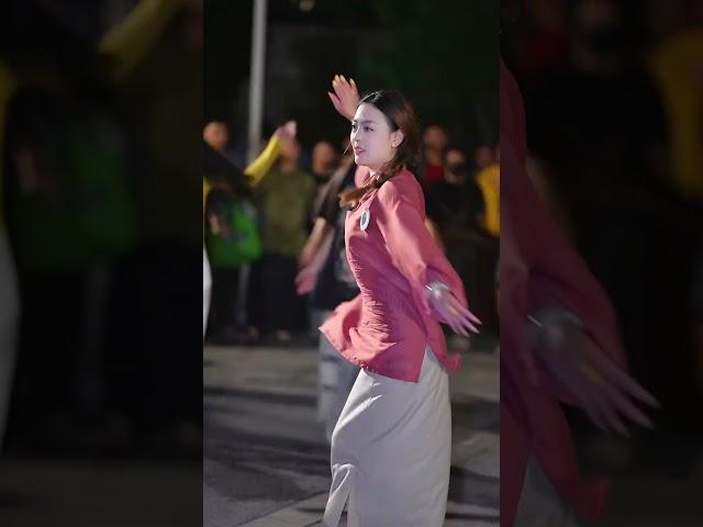 Duoer, beautiful Tibetan dancing woman