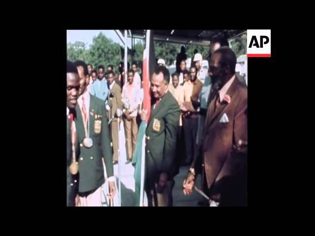 SYND 16-9-72 KENYAN OLYMPIC TEAM PRESENTED TO JOMO KENYATTA