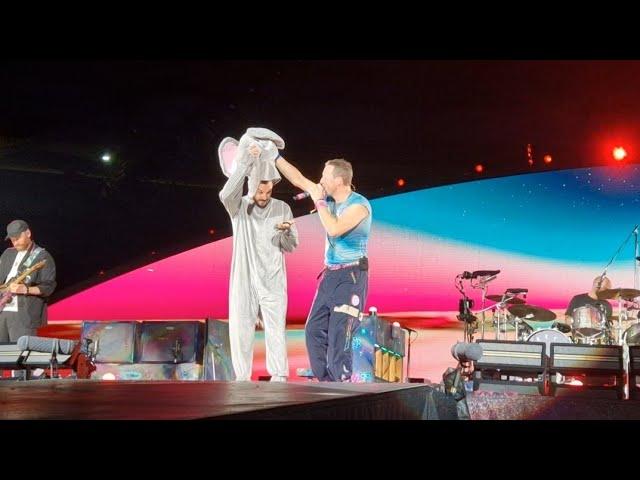 Coldplay Roma Stadio Olimpico 15.07.24 - Paradise Chris Martin invita un elefante a salire sul palco