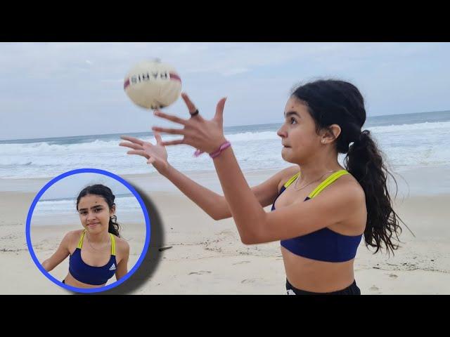 Brincando na praia *beach* - MARI BRITO COM VOCÊS