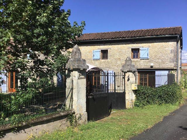 Lovely renovated hamlet house for sale in the Charente, France - Ref BVI66094