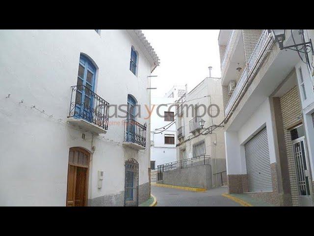 cyc179 €56,000 A grand mansion house in the pueblo of LUBRÍN.