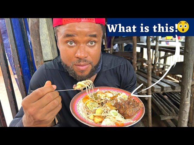 Nigerian tries street food in Sierra Leone  for the First Time!