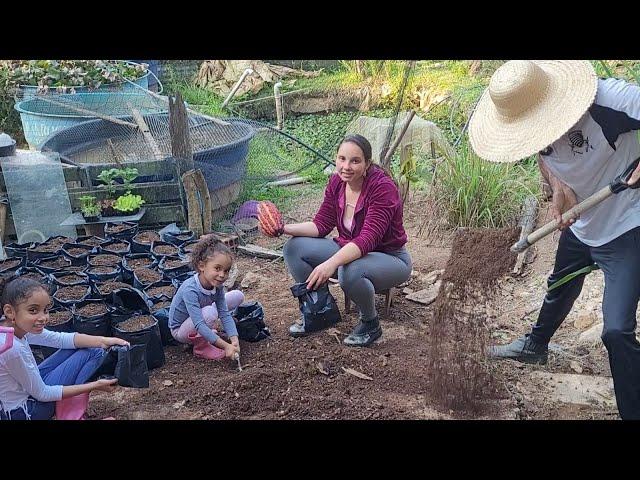 "Só u ouro"Como cuidar do Sitio e queimar   o feijão ao mesmo tempo kkk #rural @TILAPIAMinhaVida