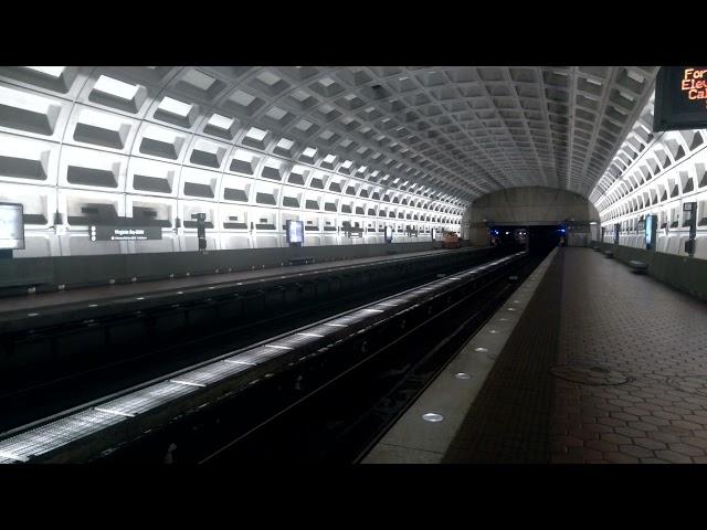 Wmata Metrorail @ Virginia Square