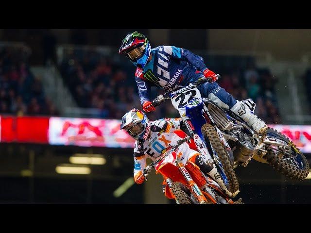 Chad Reed holds up Ryan Dungey in St. Louis - Monster Energy Supercross 2017