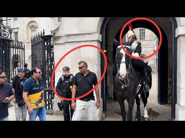 Disrespectful Tourist! Watch this to see what happened with king’s Guard Horse!