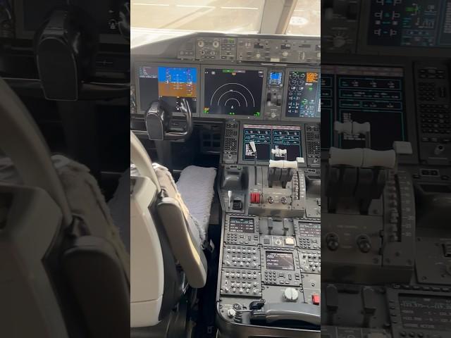 Boeing 787 Modern Cockpit #boeing #aviation #dreamliner #787 #aviationlovers