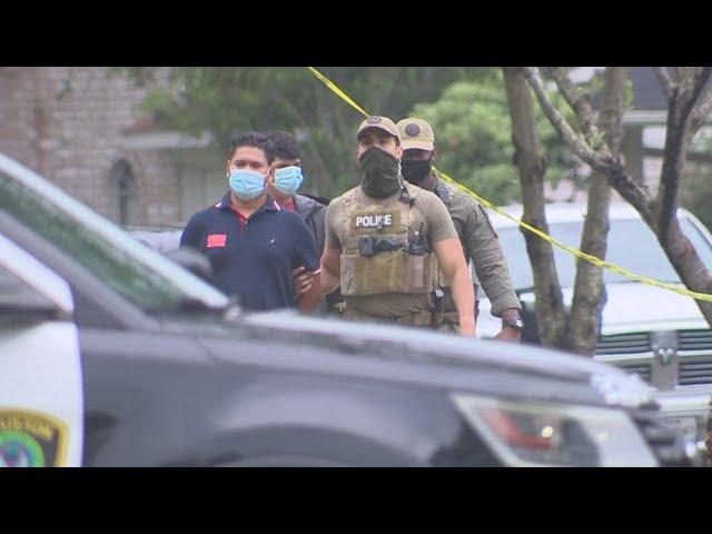 5 facing federal charges after 97 people found in Houston ‘stash house’