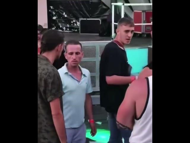 Когда увидел друга, который уже год не отдаёт пятихатку