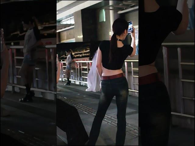 拍照的小姐姐身材真好#杭州街拍#时尚街拍#街拍美女