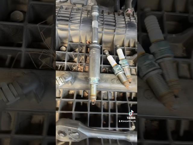 Wow!! check out this quick Spark plug replacement #fyp #viralvideo #mechanic