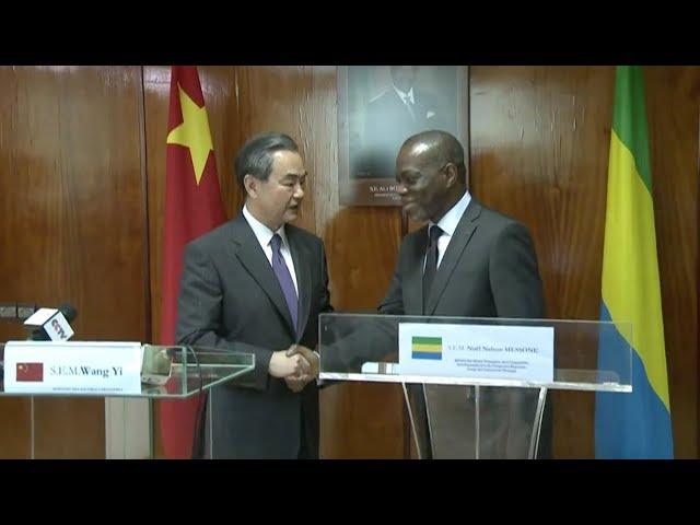 Gabon's FM holds a meeting with Chinese FM in Libreville