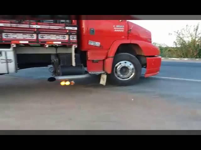 O piloto é jovem e a pressão é bruta..