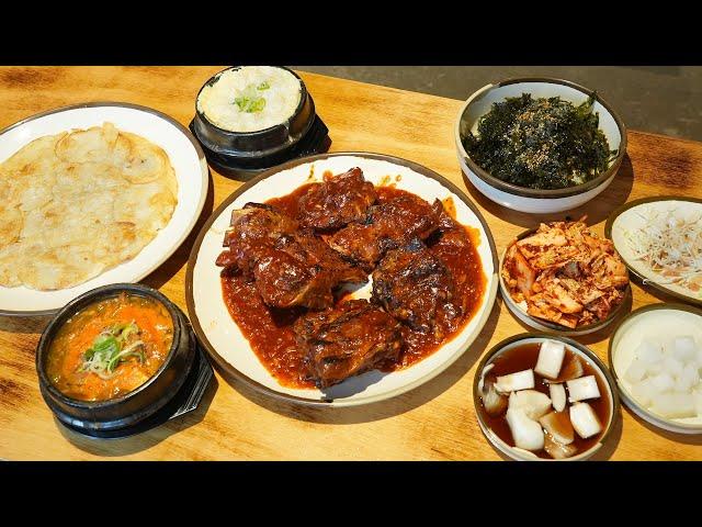 대구에서 최초! 유일무이! 하나뿐인! 신상 맛집 등극한 1300도에서 구운 뼈구이?! | Spicy Roasted Bone / Korean street food