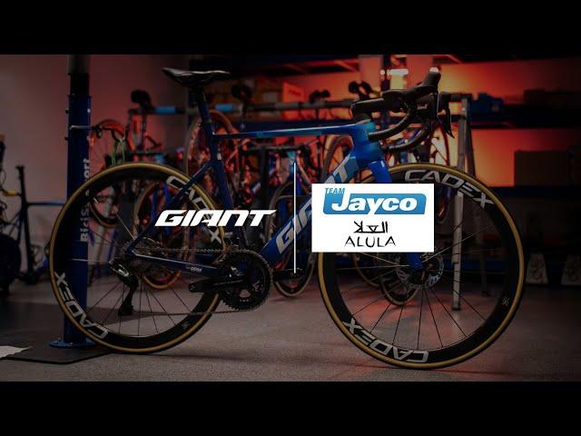 Giant x Team Jayco AlUla | Lightweight. Fast. Real pro's bikes.