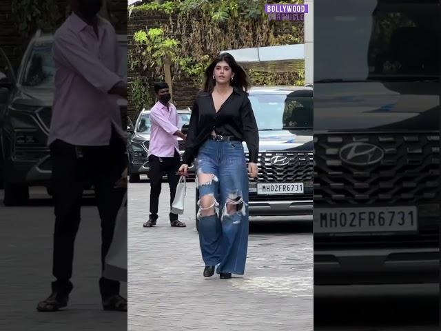 Sanjana sanghi spotted at Viacom 18 studio