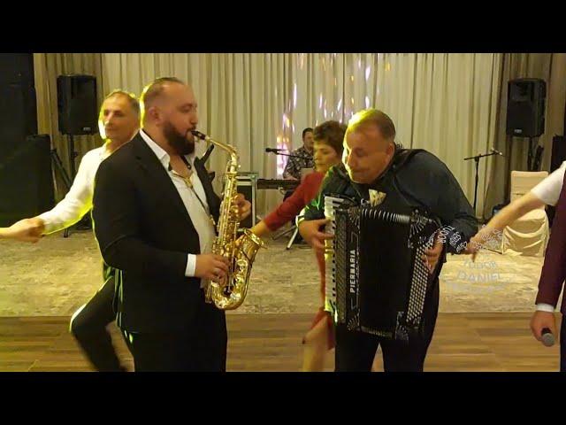 VICTOR SAX SI SERGIU TUDOR LA BRASOV - SARBE LA SAXOFON PENTRU CRISTINA SI MIHAI