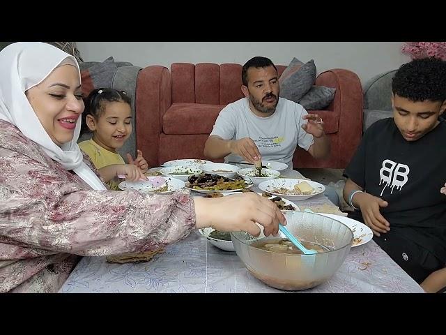 تحدي اكل مع لمه العيله على سفره يوم الاجازه علي تعالوا شوفوا واسمعوا اللي حصل