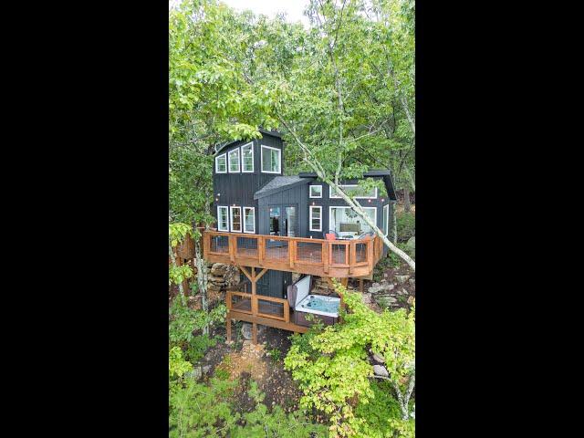 Luxury Tiny Home Treehouse Airbnb!