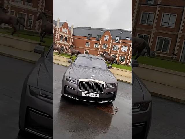 Tate Visits HARVARD In $2M ROLLS ROYCE
