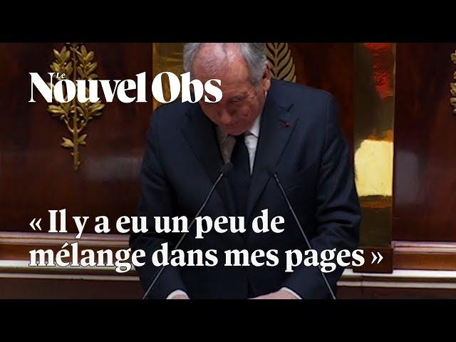 François Bayrou se perd dans ses notes pendant sa déclaration de politique générale