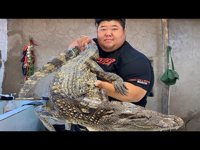 Houge bought a crocodile for 2000 yuan and braised its whole body, but he dared not to eat it