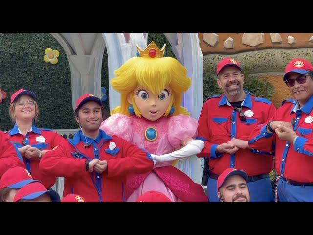 Meeting Princess Peach for 9+ Minutes (4K Meet & Greet at Super Nintendo World)