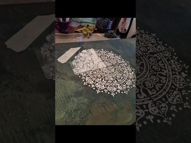 Из двери в панно, из панно в стол