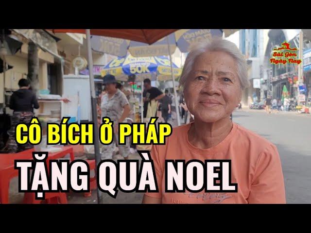 CÔ BÍCH Ở PHÁP TẶNG QUÀ NOEL CHO BẾP CƠM CÔ CƯỜNGNHIỀU CHỊ EM MẶC ÁO DÀI CHỤP HÌNH Ở CHỢ BẾN THÀNH