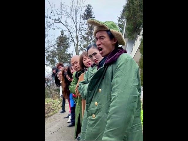 Michael Jackson imitation show BEAT IT on the rural mountain road in China