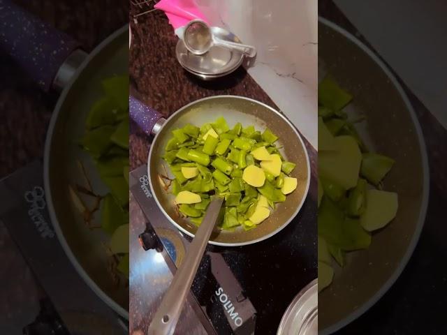 Sem Aloo Ki Sabzi #shorts #viral #food #trending #cook #love #cookwithlove #foodie #shortsvideo